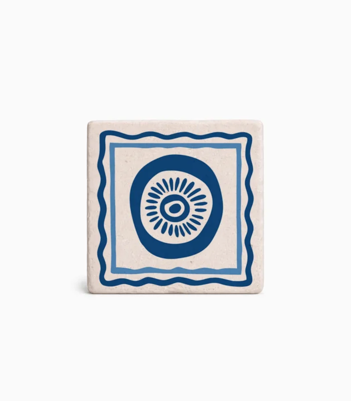 Μαγνητάκι ελληνικού σουβενίρ με αρχαιοελληνική φιγούρα και παραδοσιακό μοτίβο