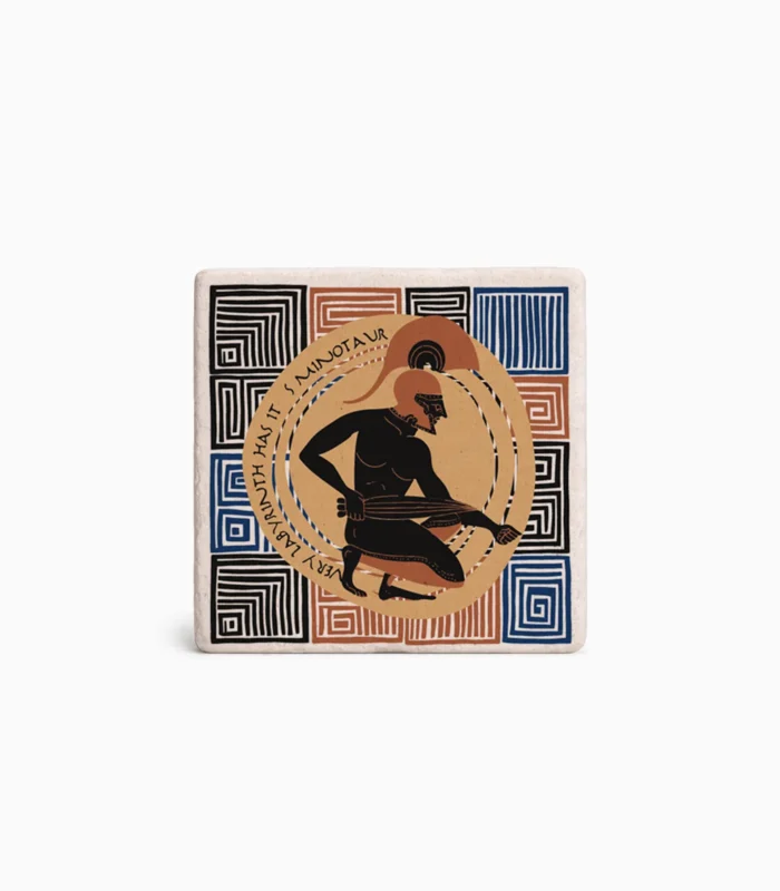 Μαγνητάκι ελληνικού σουβενίρ με αρχαιοελληνική φιγούρα και παραδοσιακό μοτίβο